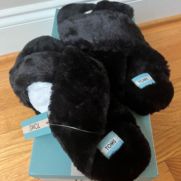 Toms slippers (new) - Picture 2 of 7